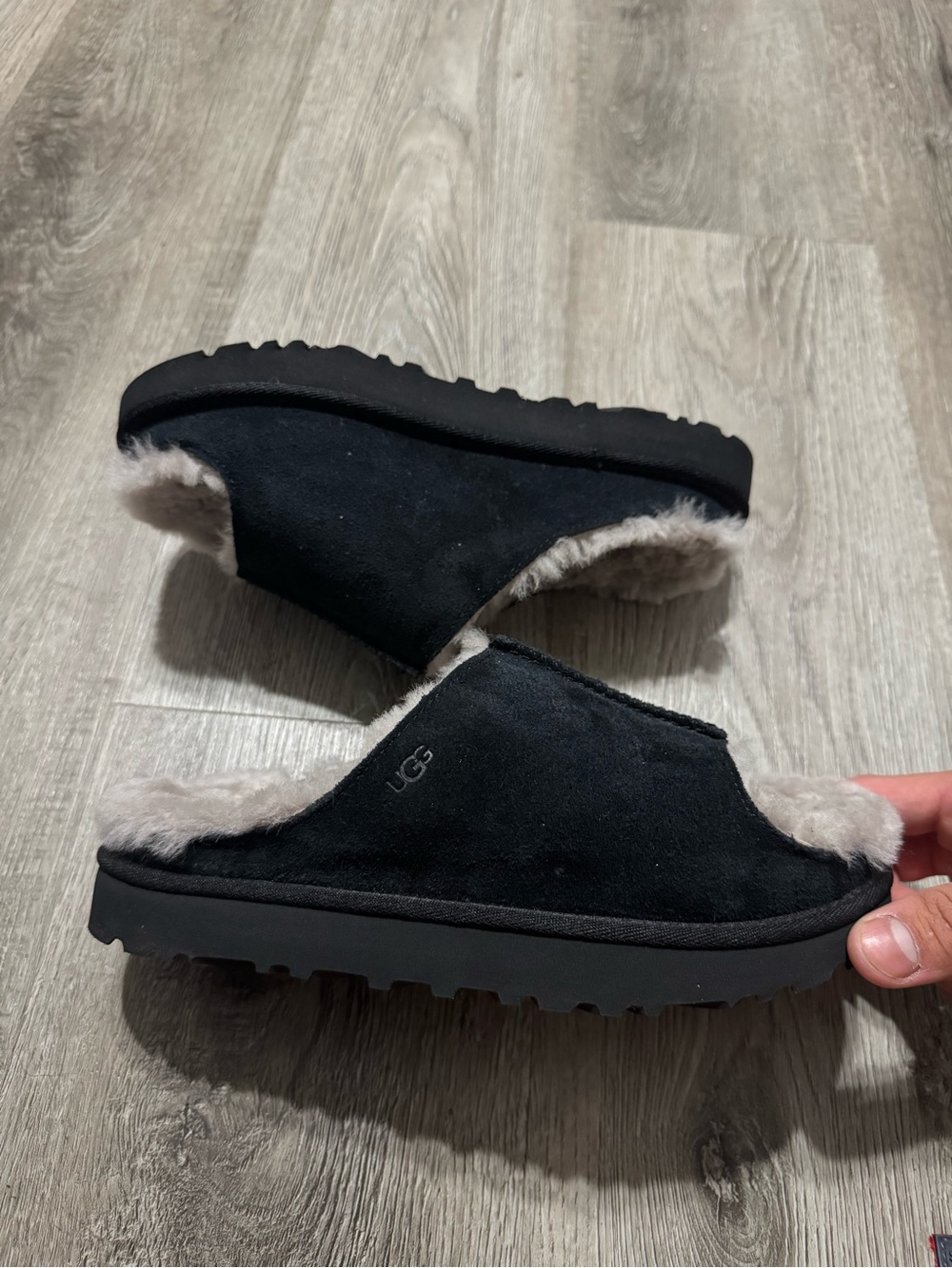 UGG BLACK CLASSIC SHEEPSKIN GREENPORT SLIDE SLIPPERS WOMEN US 6 LIKE NEW